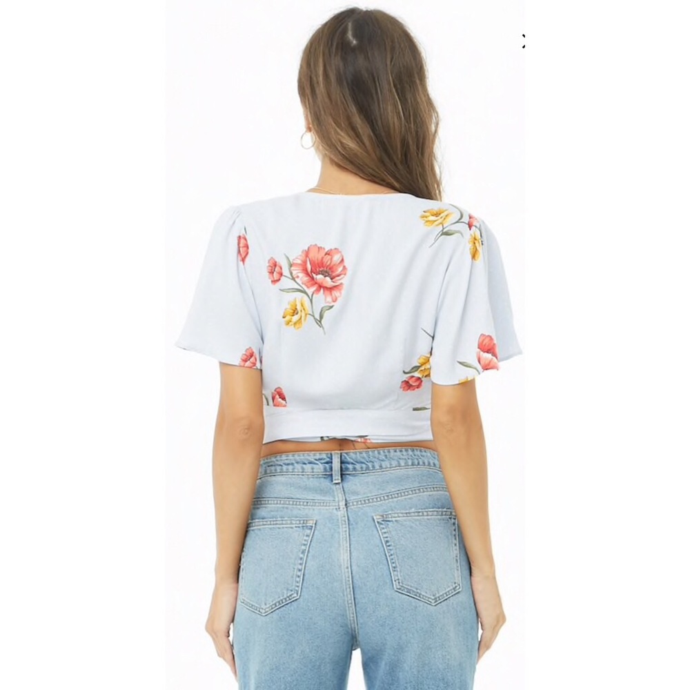 3️⃣✖️2️⃣5️⃣🌸 Floral Wrap-front crop top NWT - Picture 5 of 7